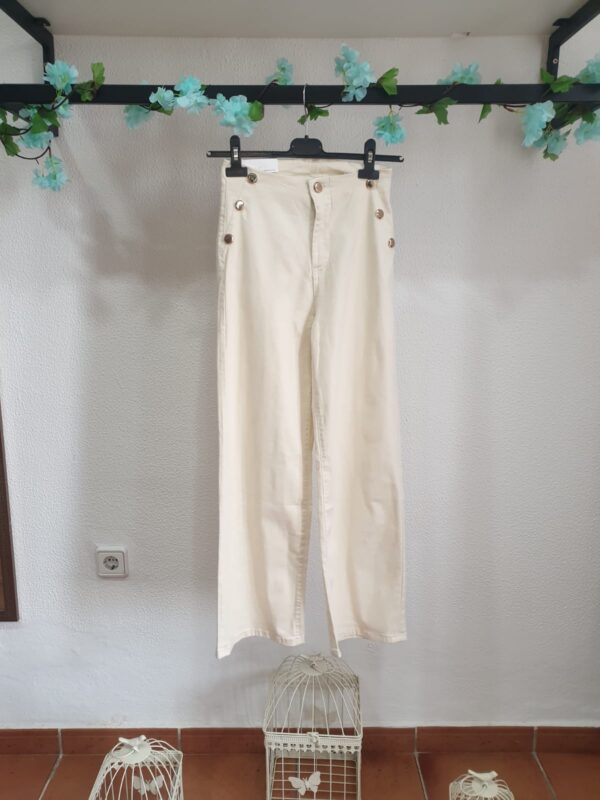 PANTALÓN CON BOTONES - Imagen 4