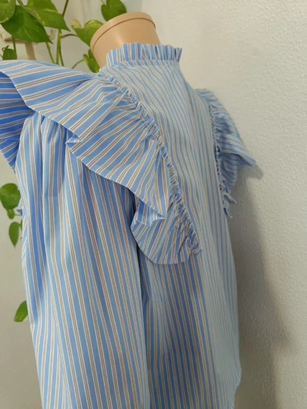 CAMISA CON VOLANTES - Imagen 2