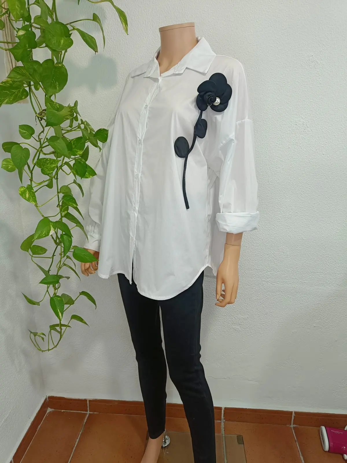 BLUSA CON FLOR
