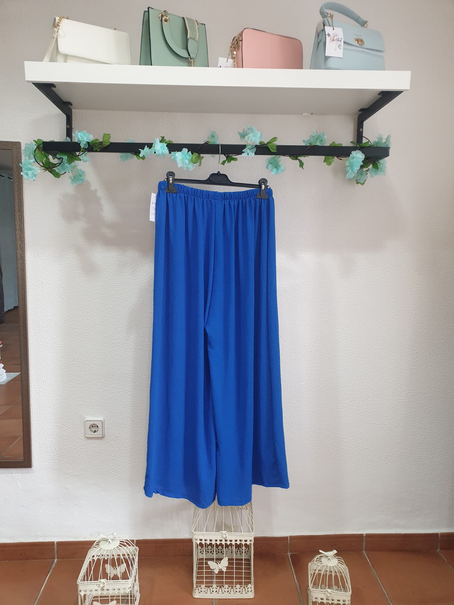 PANTALÓN CON VUELO