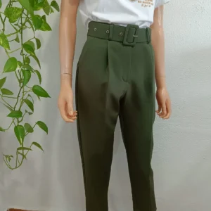 PANTALÓN CON CINTURÓN