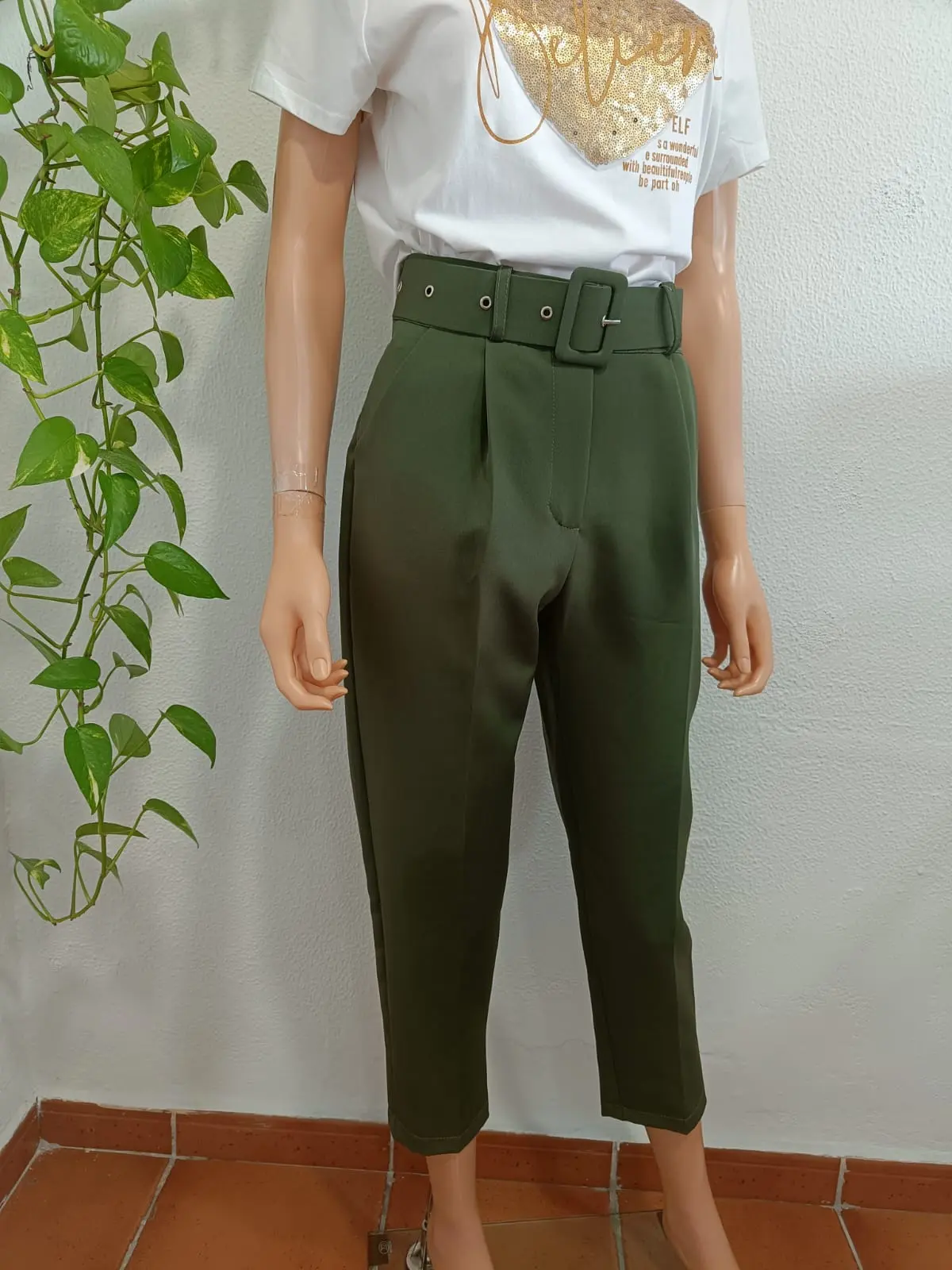PANTALÓN CON CINTURÓN