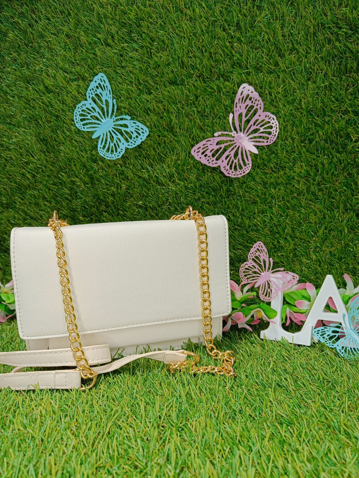 BOLSO CON CADENA