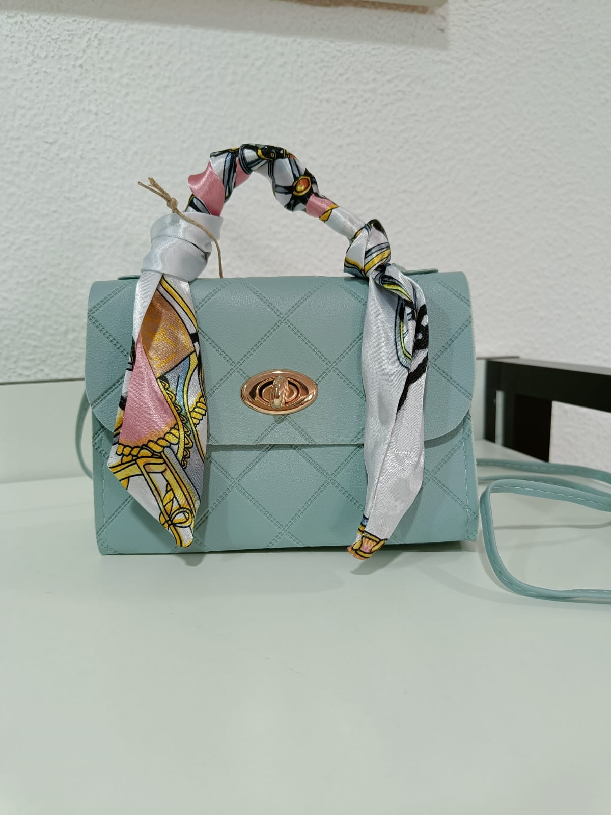 BOLSO CON PAÑUELO