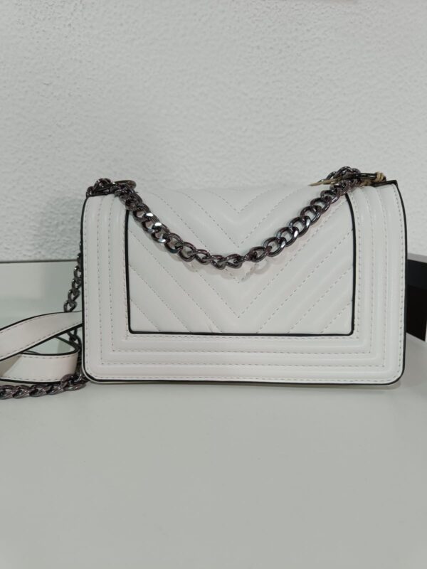 BOLSO CON CADENA