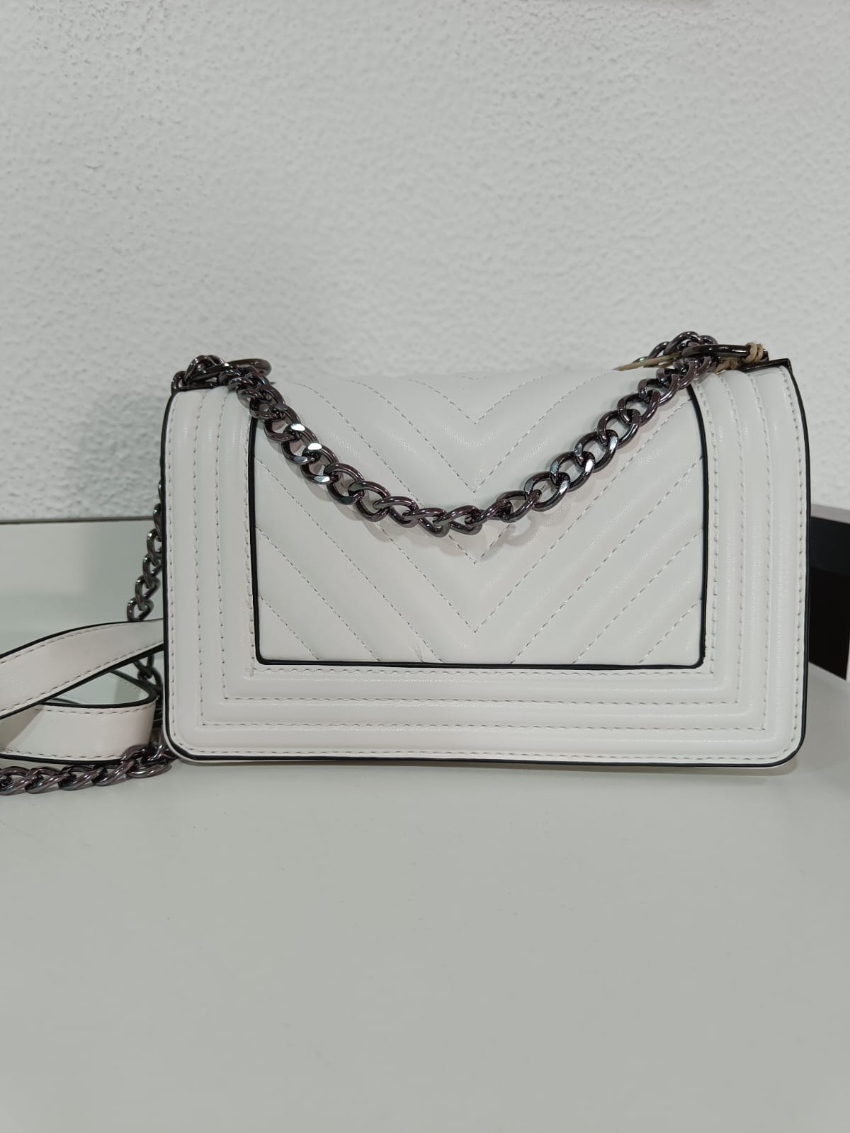 BOLSO CON CADENA