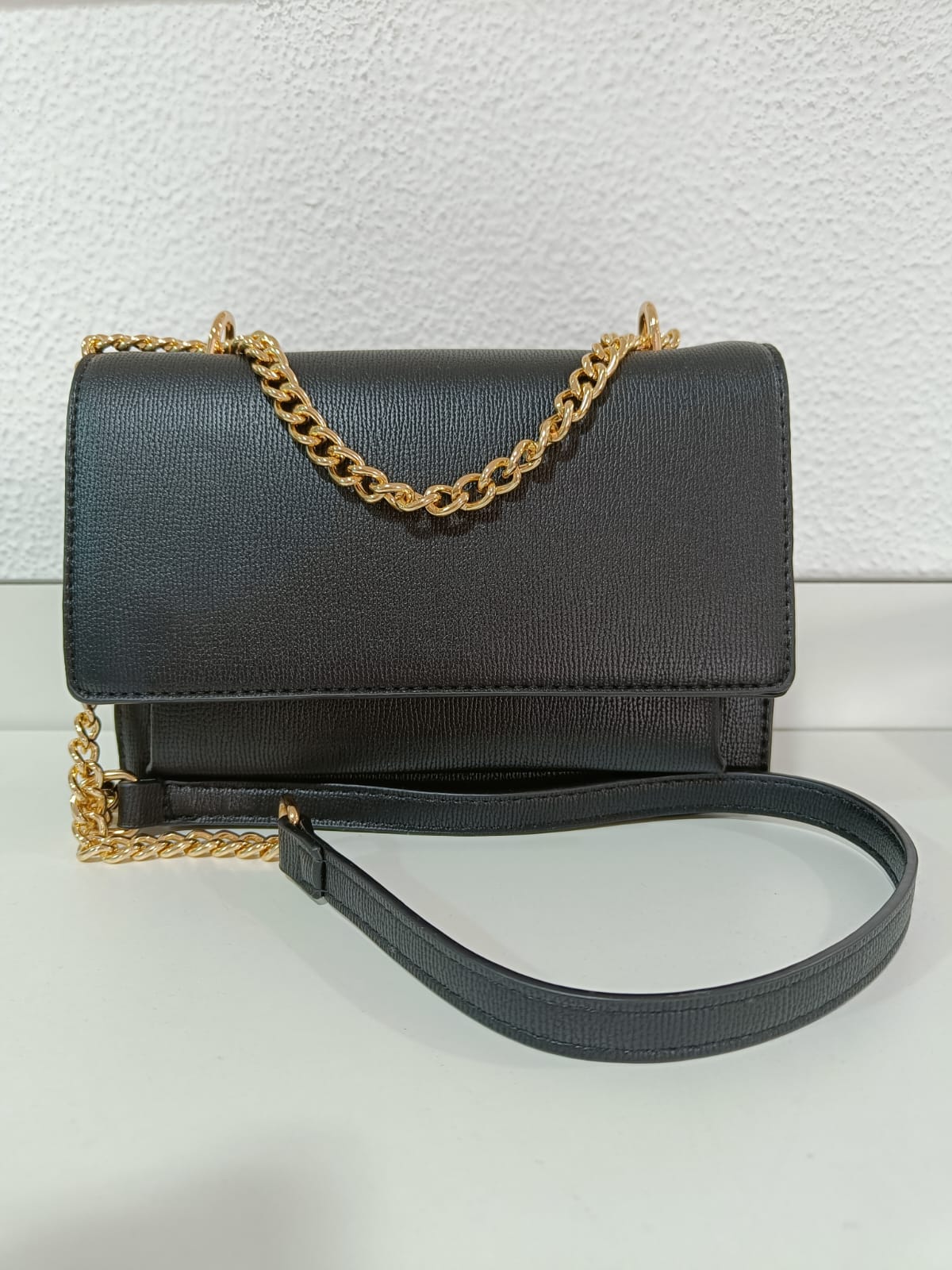 BOLSO CON CADENA